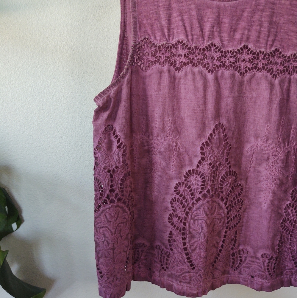 Express Embroidered Muscle Tee - Picture 4 of 7